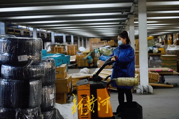 《新黄河》：直击双十一分拣现场，济南一物流园区已发货2345万单