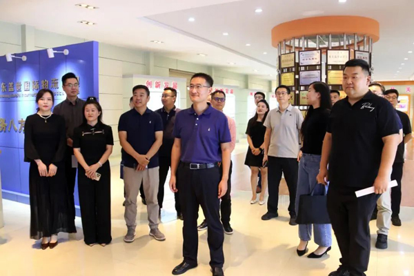 济南市青年企业家协会走进国家物流枢纽主题调研暨青年企业家创新发展座谈会在副会长单位HB火博官网集团成功举办
